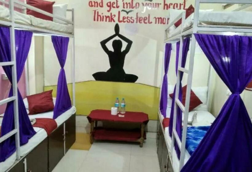 Vuode Makuusalissa, Goroomgo Mohit Paying Guest House Varanasi