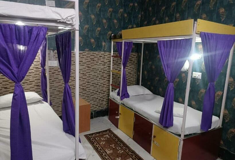 Vuode Makuusalissa, Goroomgo Mohit Paying Guest House Varanasi