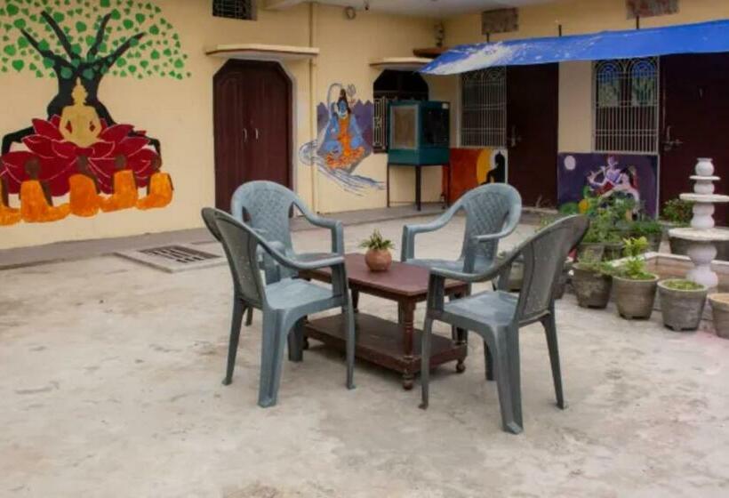 Vuode Makuusalissa, Goroomgo Mohit Paying Guest House Varanasi