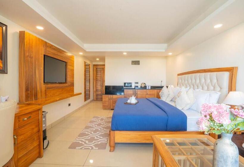 סוויטת ג'וניור עם מרפסת, Perfectstayz Mokshada Suites