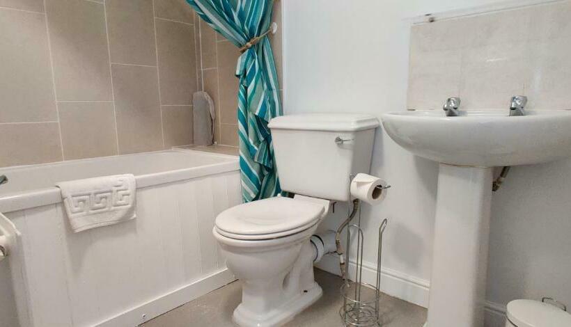 Номер Стандарт Трехместный, Aaron Lodge Guest House
