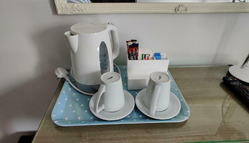 חדר סטנדרט לשלושה, Aaron Lodge Guest House