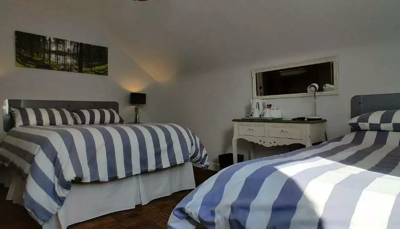 スタンダードトリプルルーム, Aaron Lodge Guest House