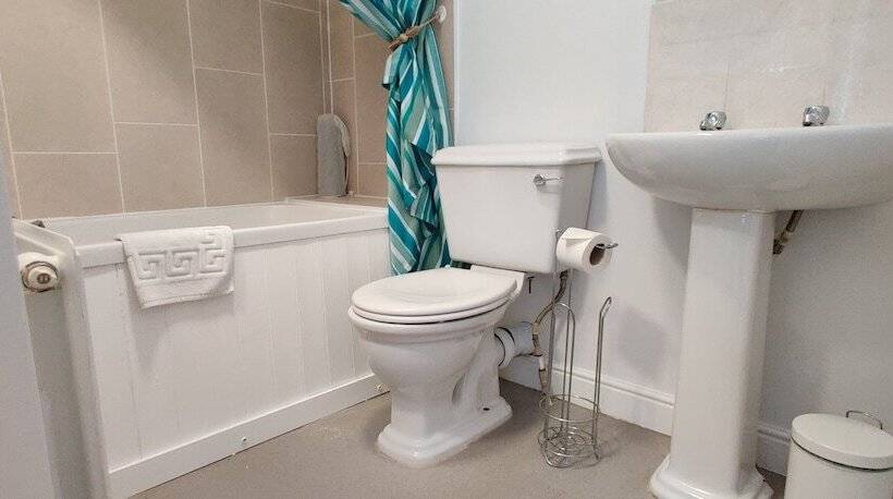 חדר סטנדרט לשלושה, Aaron Lodge Guest House