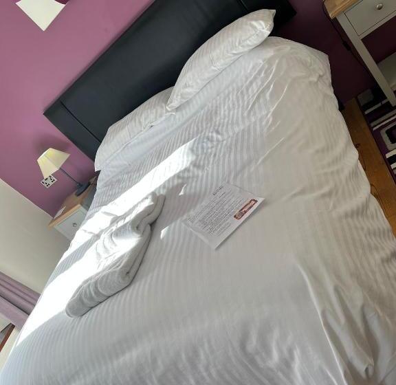 غرفة عائلية, Old Manor House