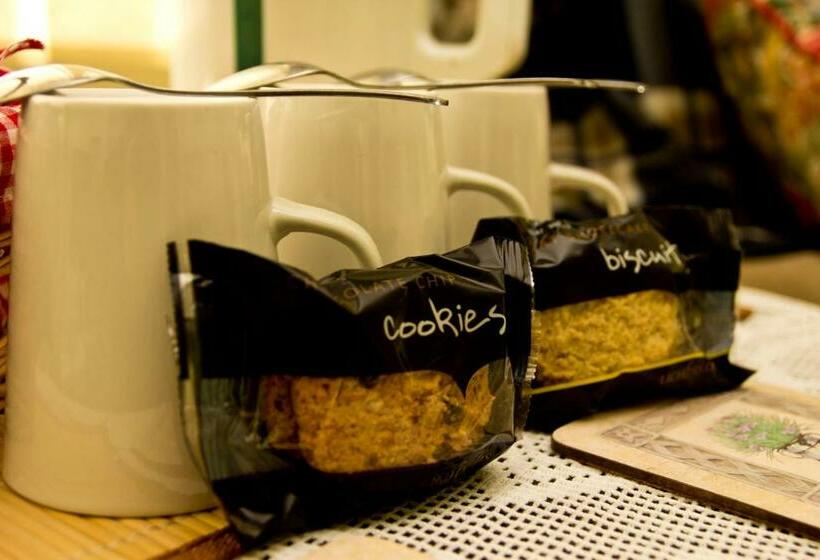 标准三人间, The Red Lion