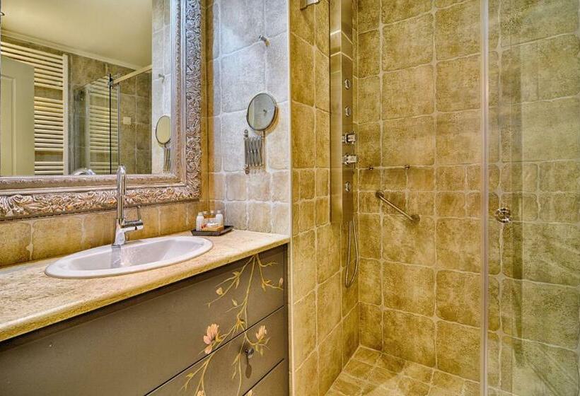 חדר דלוקס, Antique