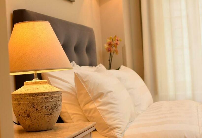 חדר דלוקס, Antique