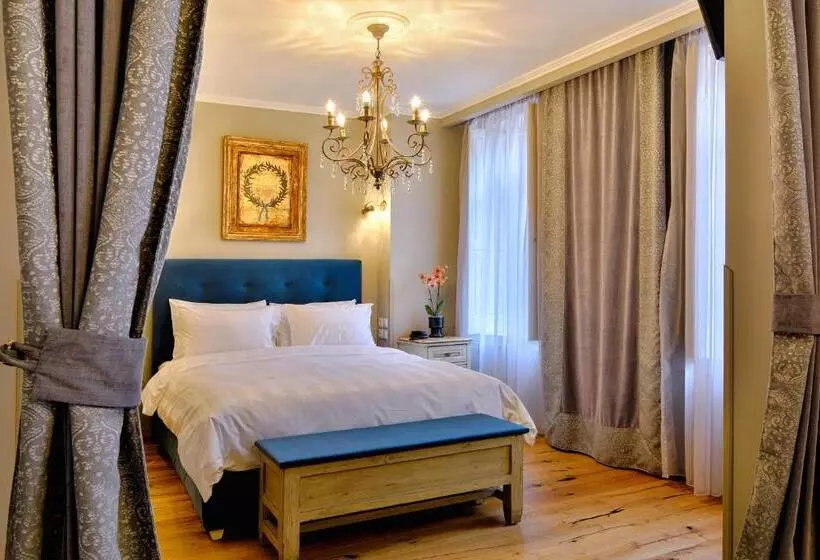 Suite, Antique
