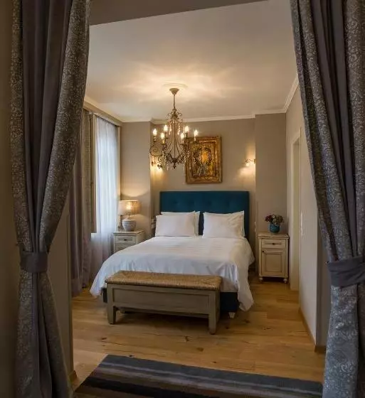 Suite, Antique