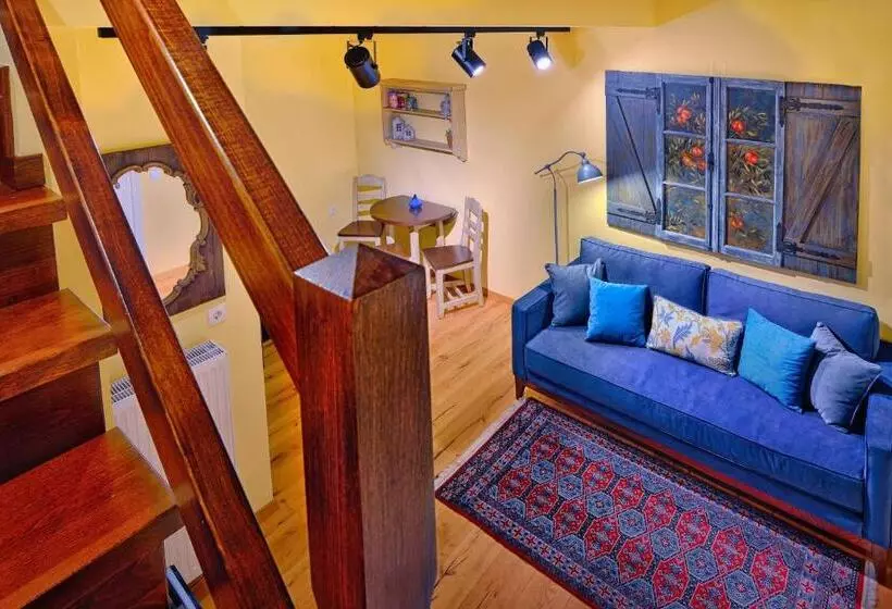 Chambre Duplex, Antique