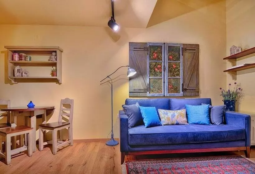 Chambre Duplex, Antique