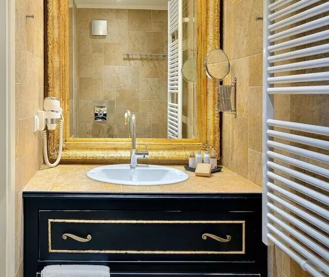 Suite, Antique