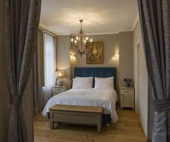Suite, Antique