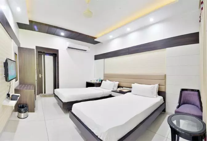 デラックスルーム, Jhansi