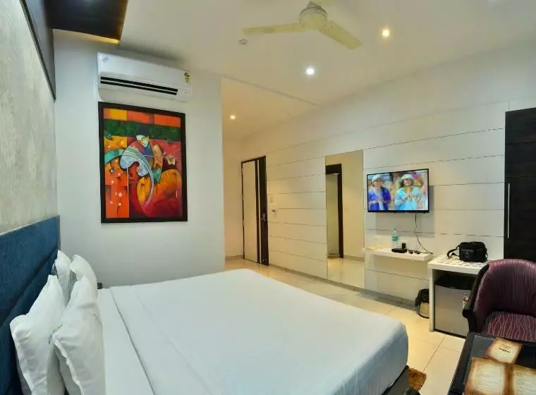 デラックスルーム, Jhansi
