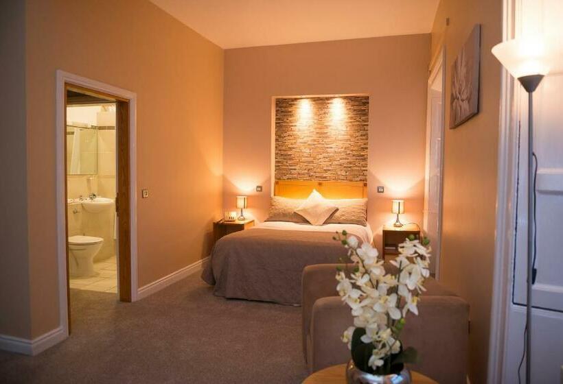 Семейный Номер, Kilmorey Arms