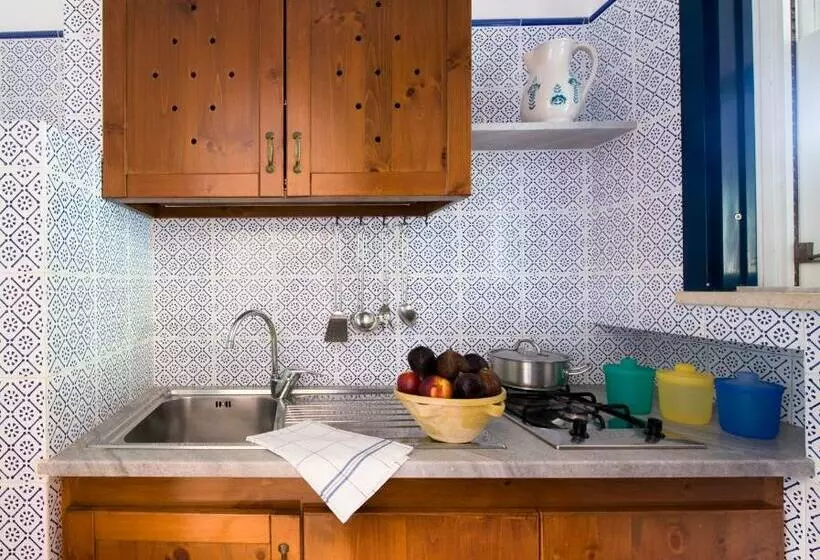 استودیوی استاندارد, Miramare Residence