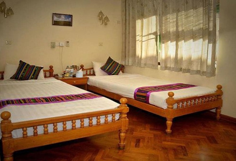 اتاق سوپریور, Mr Charles Guest House