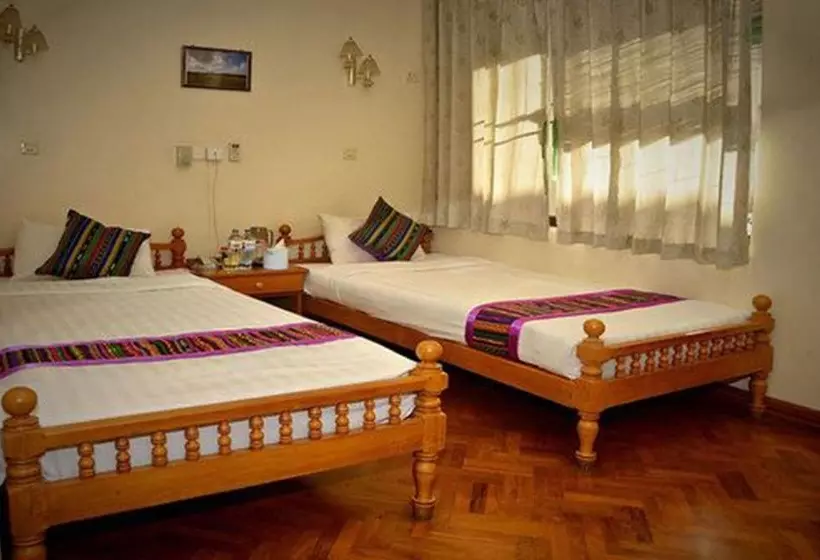 اتاق سوپریور, Mr Charles Guest House