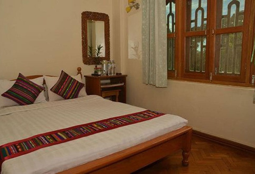 اتاق سوپریور, Mr Charles Guest House