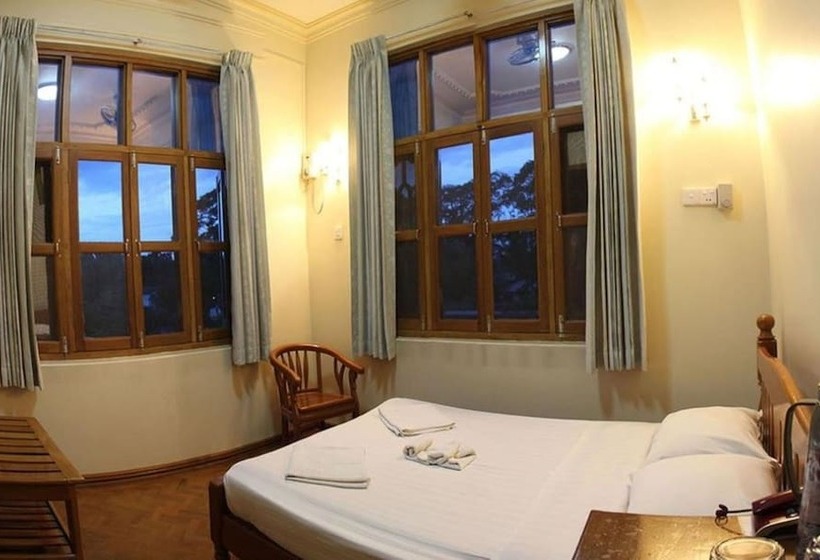 اتاق سوپریور, Mr Charles Guest House