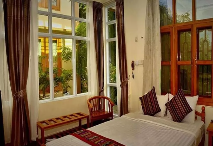 اتاق سوپریور, Mr Charles Guest House
