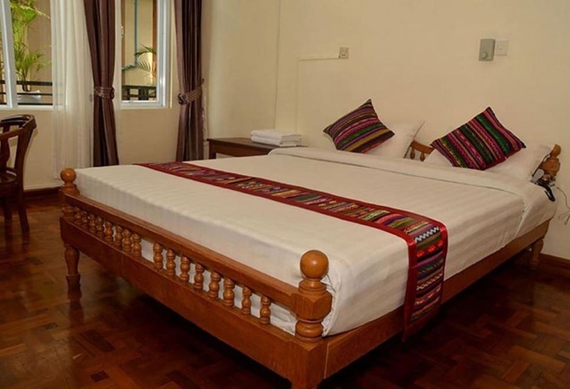 اتاق سوپریور, Mr Charles Guest House