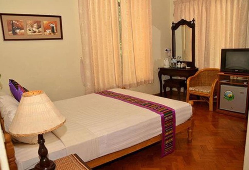 اتاق لوکس, Mr Charles Guest House