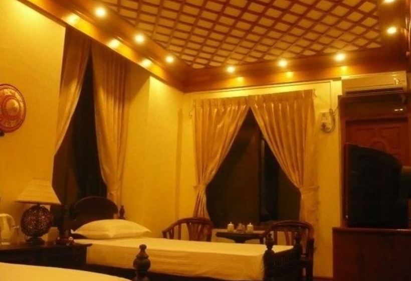 سوییت جونیور, Mr Charles Guest House