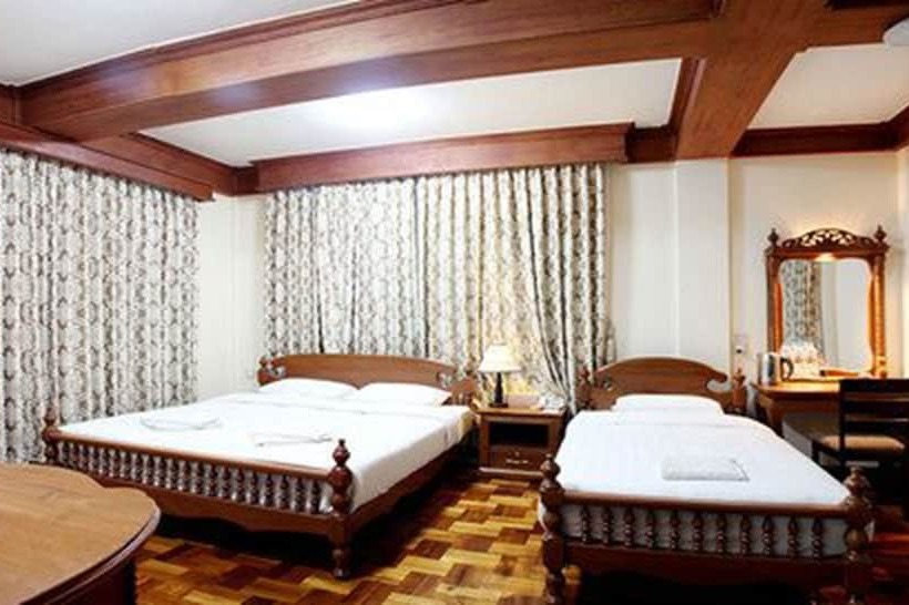 سوییت جونیور, Mr Charles Guest House