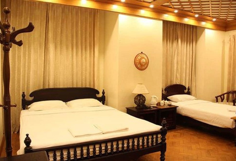 اتاق استاندارد سه نفره, Mr Charles Guest House