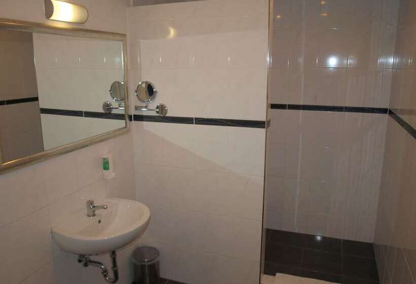 Camera Standard Bagno Condiviso, Pension Village