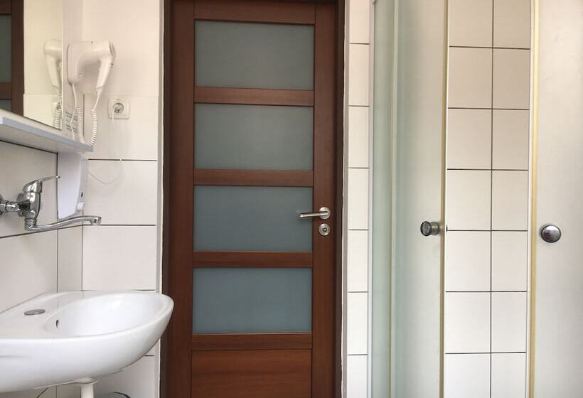 Номер Стандарт Совместная Ванная, Pension Village