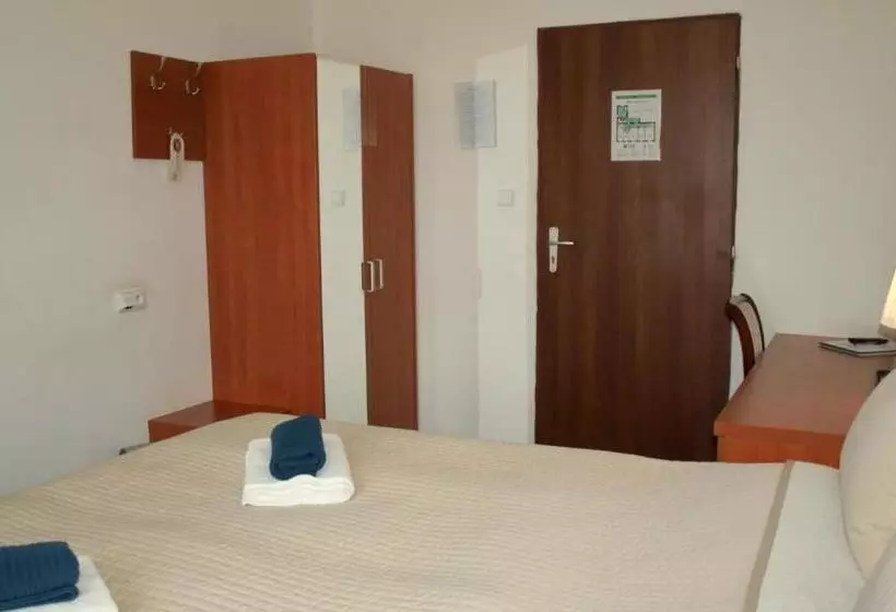 سوئیت 2 خوابه, Pension Village