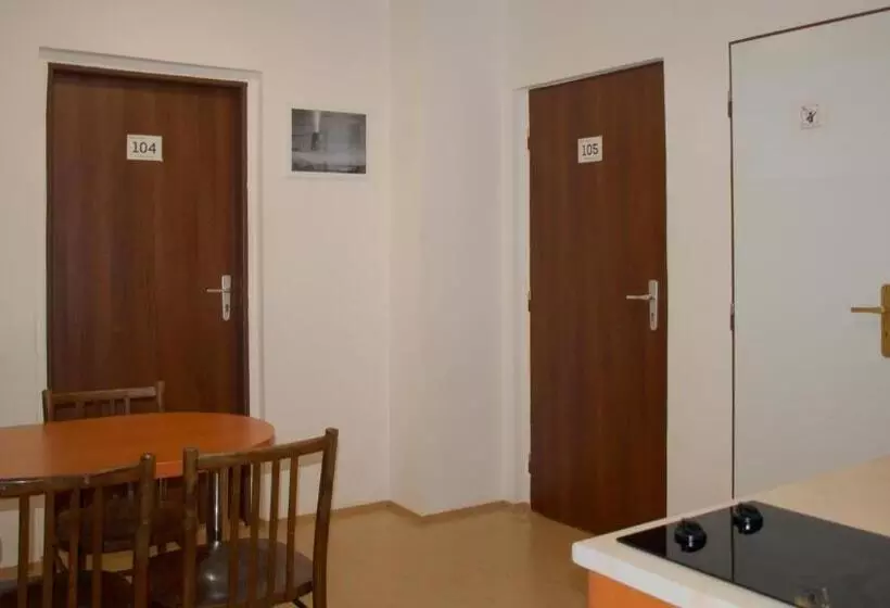 سوئیت 2 خوابه, Pension Village