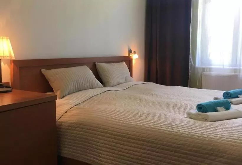 سوئیت 2 خوابه, Pension Village