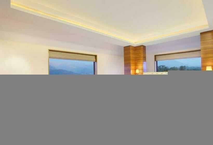 غرفة سوبيريور مطلة على المدينة, Rs Sarovar Portico