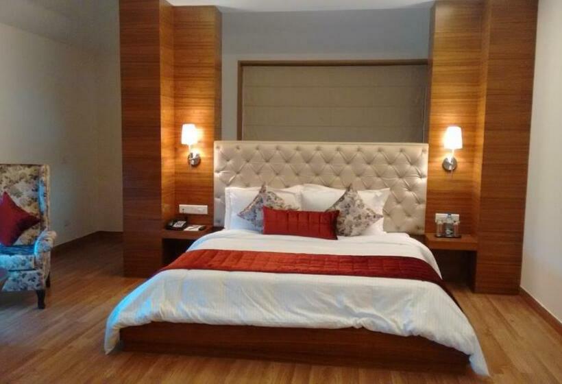 주니어 스위트, Rs Sarovar Portico