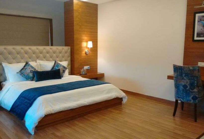 جناح جونيور, Rs Sarovar Portico