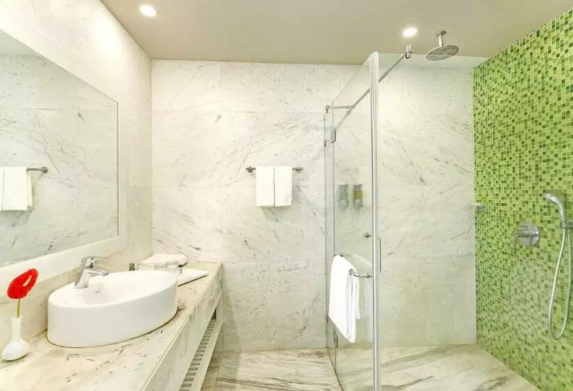 デラックスルーム, Sarovar Portico Outer Ring Road