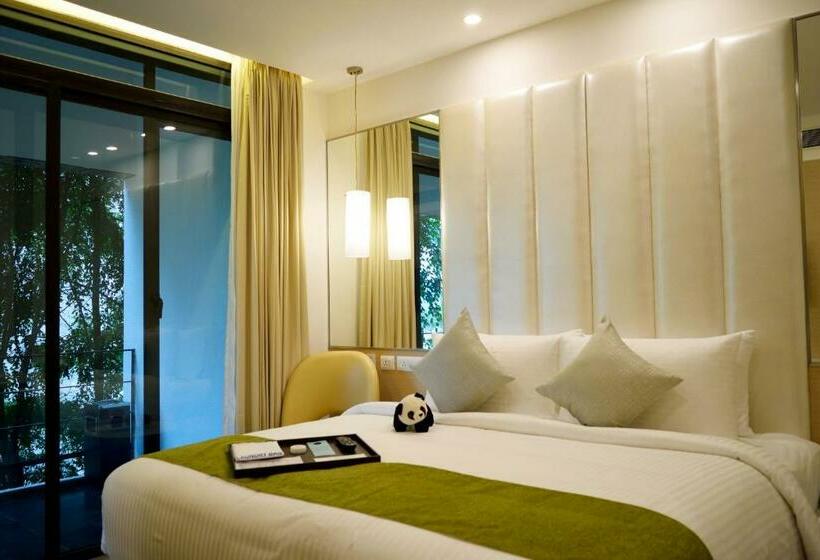 Номер Премиум, Sarovar Portico Outer Ring Road