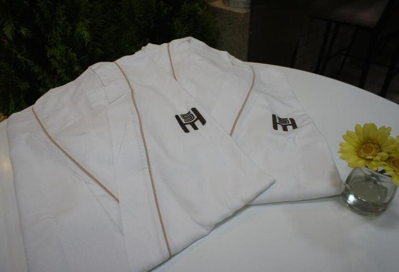 اتاق لوکس, Shizuoka Town