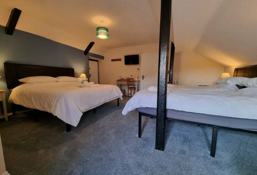 غرفة عائلية, Old Manor House