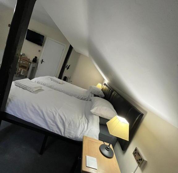 غرفة عائلية, Old Manor House