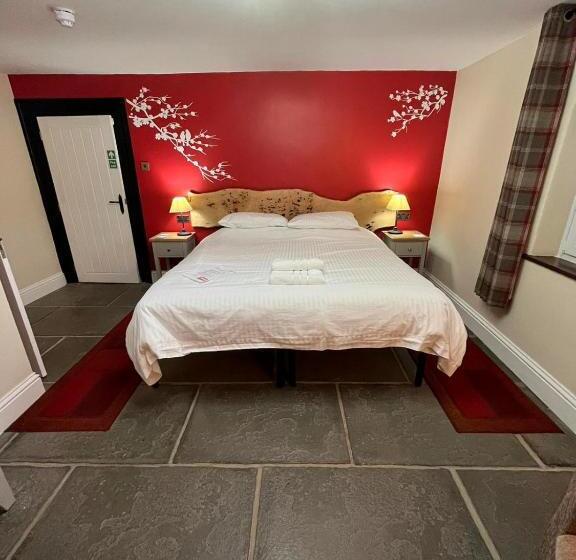 غرفة سوبيريور, Old Manor House