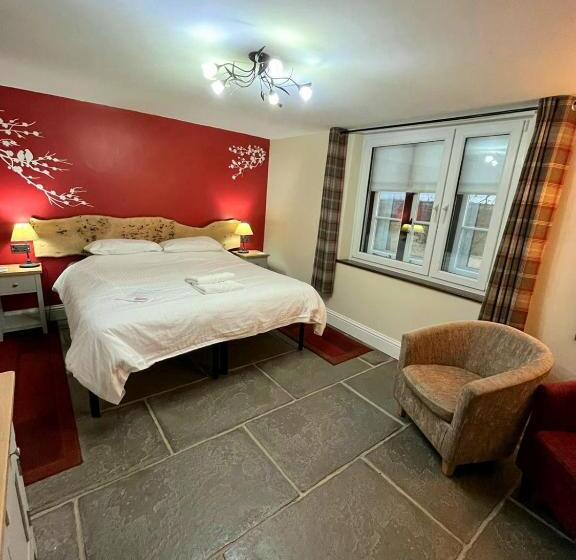 غرفة سوبيريور, Old Manor House