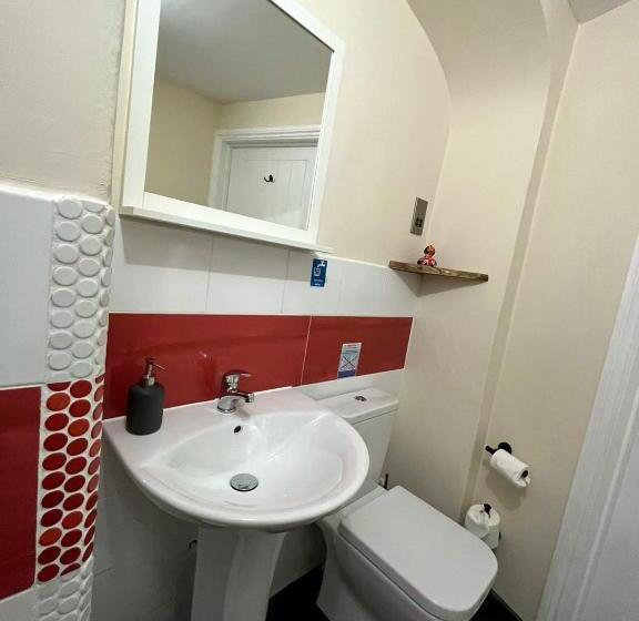 غرفة سوبيريور, Old Manor House