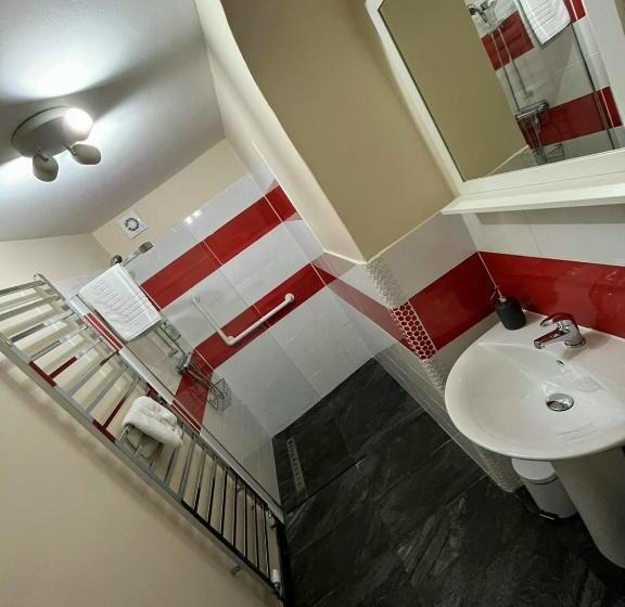 غرفة سوبيريور, Old Manor House