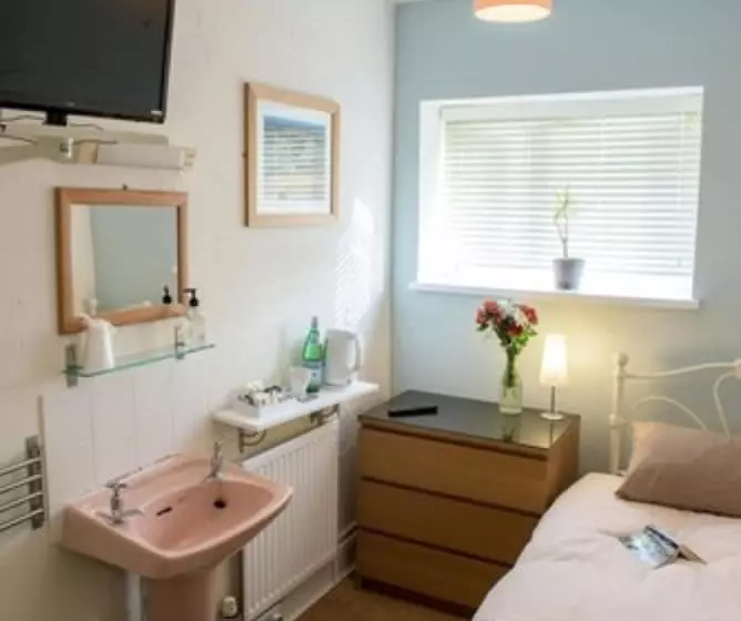 Standard Yhden Hengen Huone Jaettu Kylpyhuone, Leonardo S Guest House